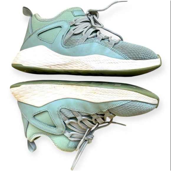 Jordan Formula 23 Sneakers, 5Y - Picture 3 of 4